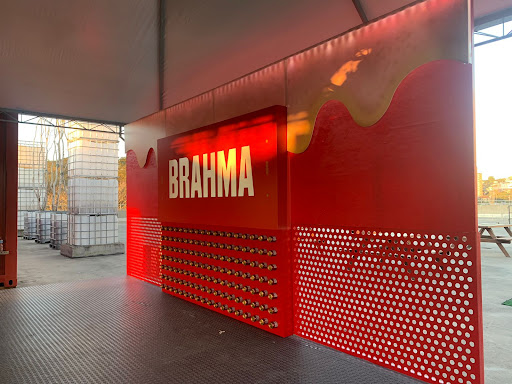 Conheça a Inovadora Comunicação Visual do Bar Sunset