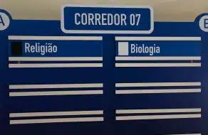 Sinalização da Biblioteca do Colégio Anchieta