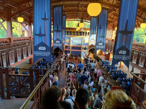 Uma Jornada Explorando as Tendências em Comunicação Visual na Europa