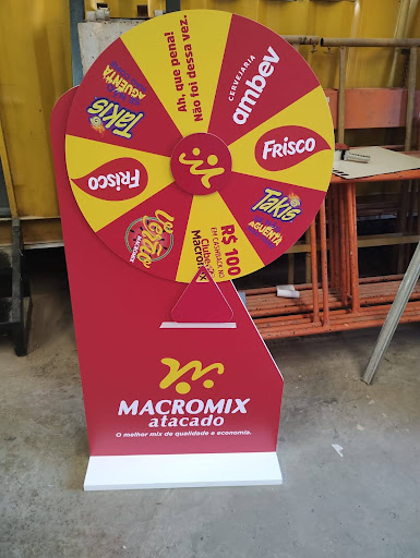 Roleta para sorteio de brindes nas cores vermelho e amarelo.