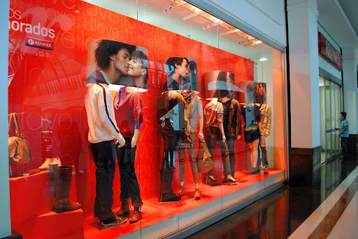 Ainda dá tempo: prepare sua vitrine para o Dia dos Namorados e encante seus clientes