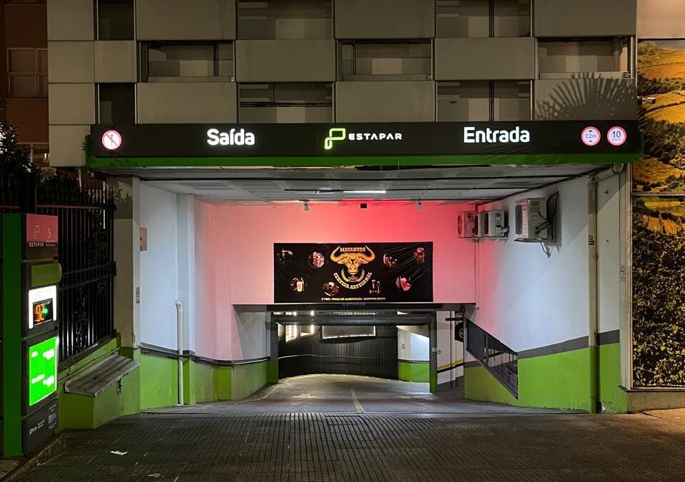 Totens, fachadas e Sinalização em ACM