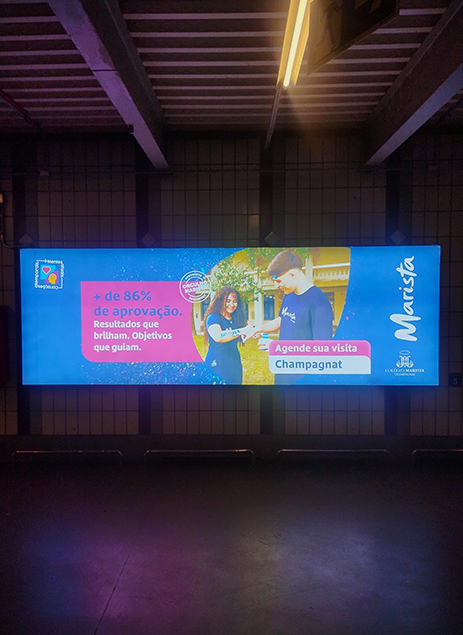 luminoso tecido tensionado estacionamento
